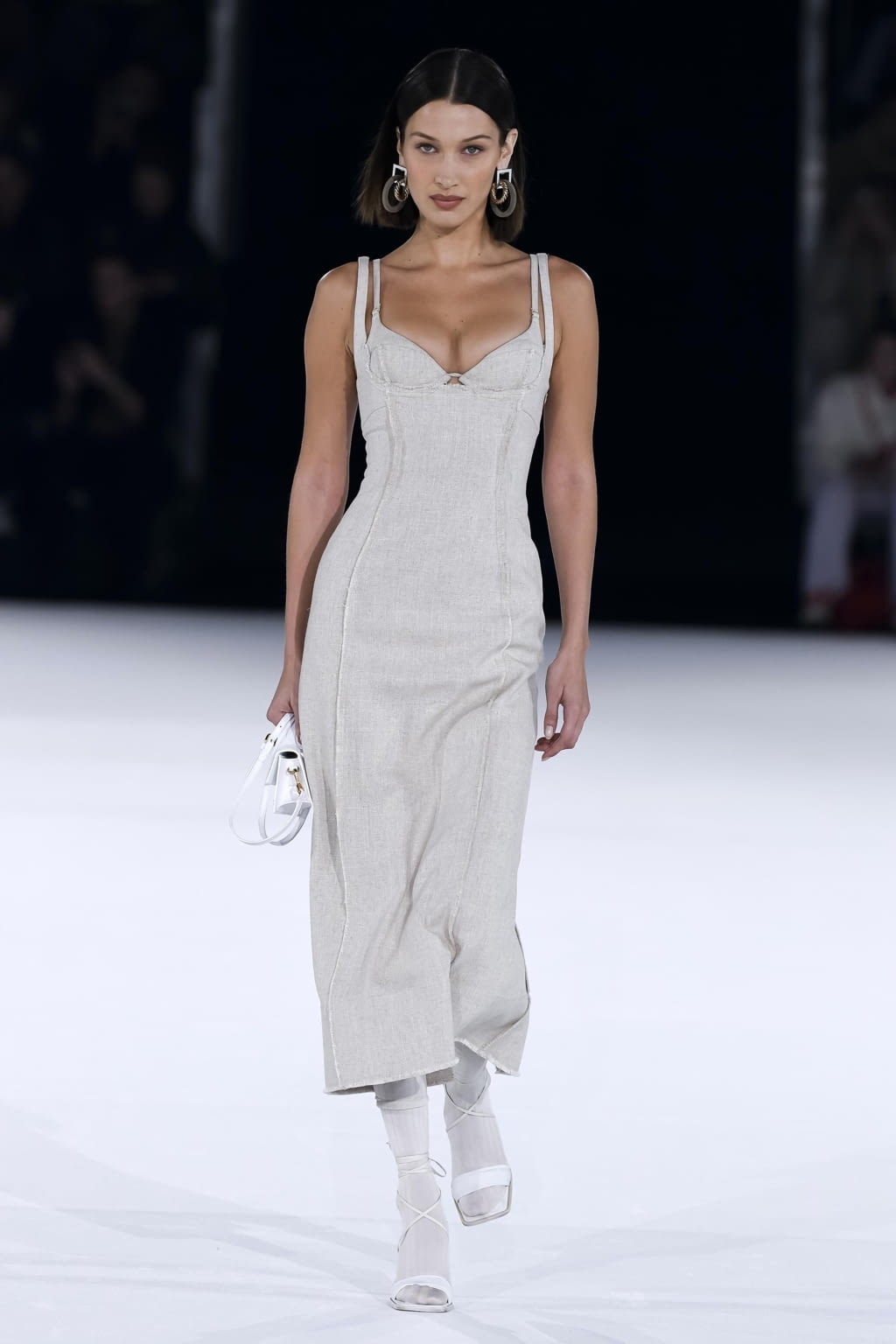 Fashion Week Paris Fall/Winter 2020 look 2 de la collection Jacquemus womenswear