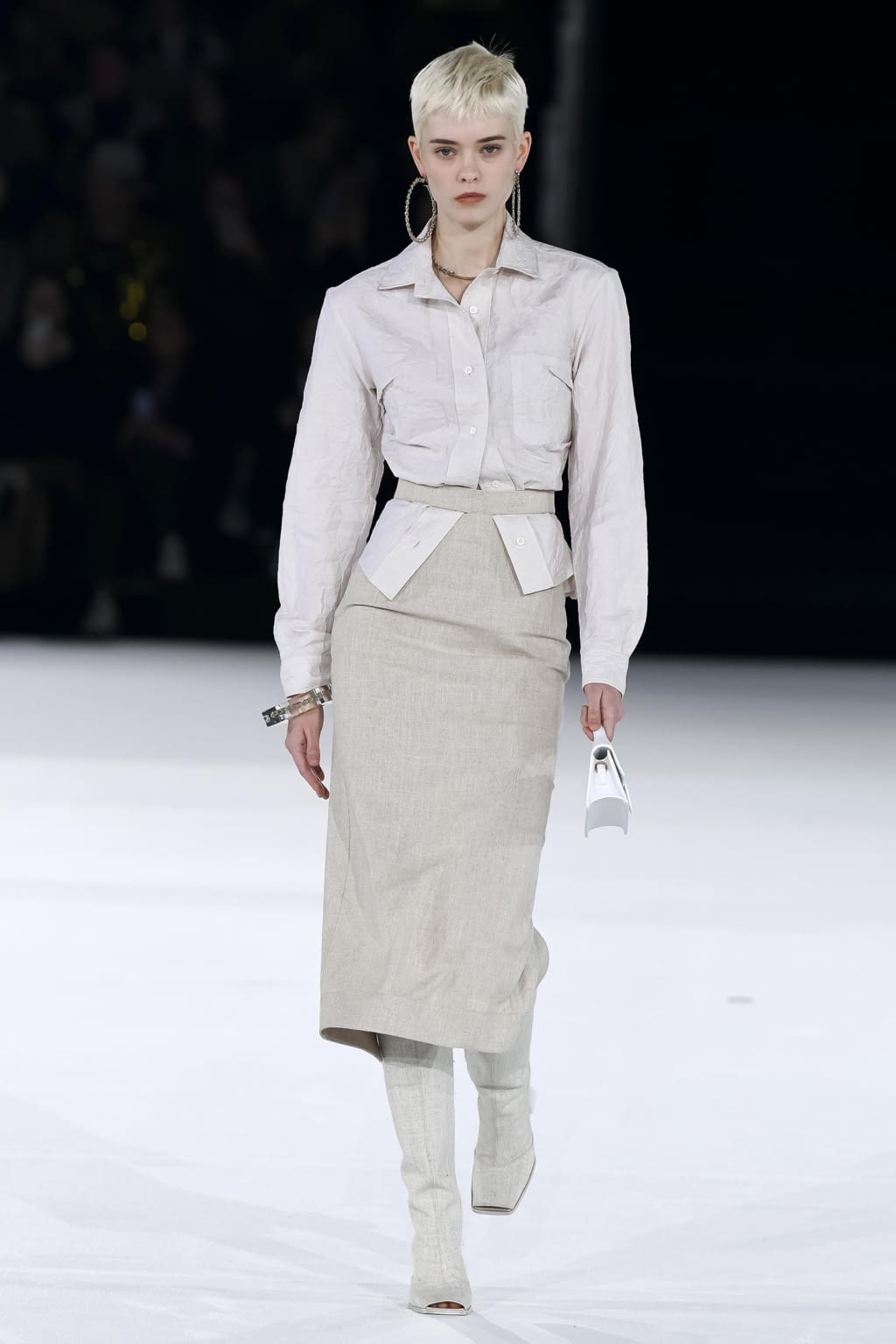 Fashion Week Paris Fall/Winter 2020 look 6 from the Jacquemus collection womenswear
