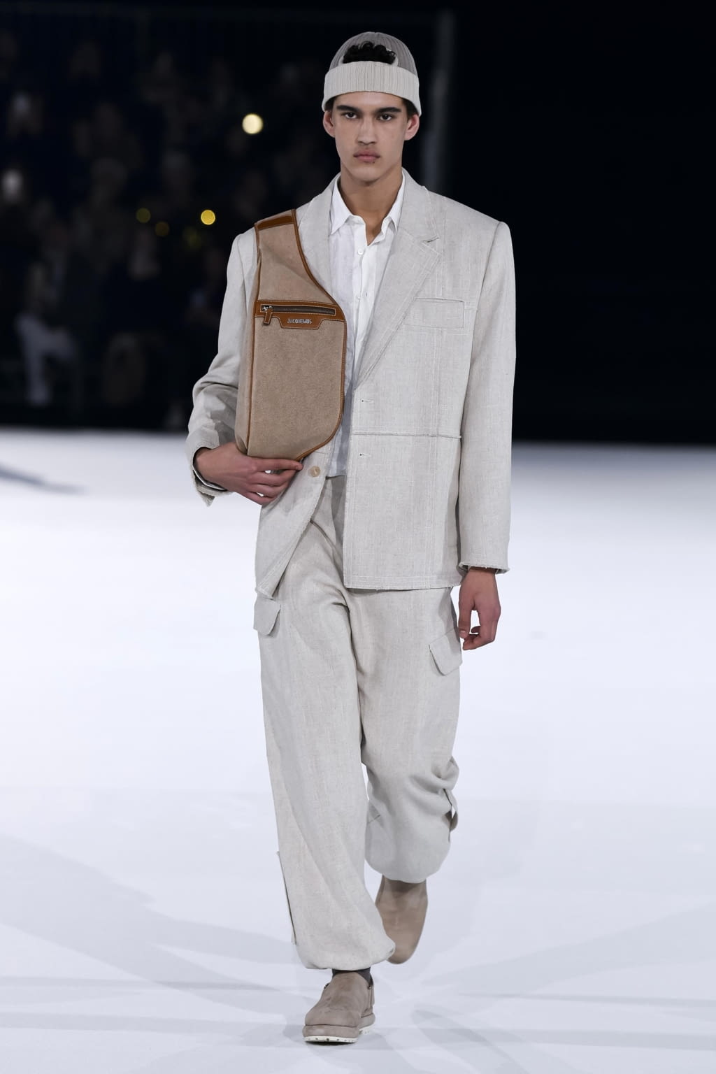 Fashion Week Paris Fall/Winter 2020 look 7 from the Jacquemus collection menswear