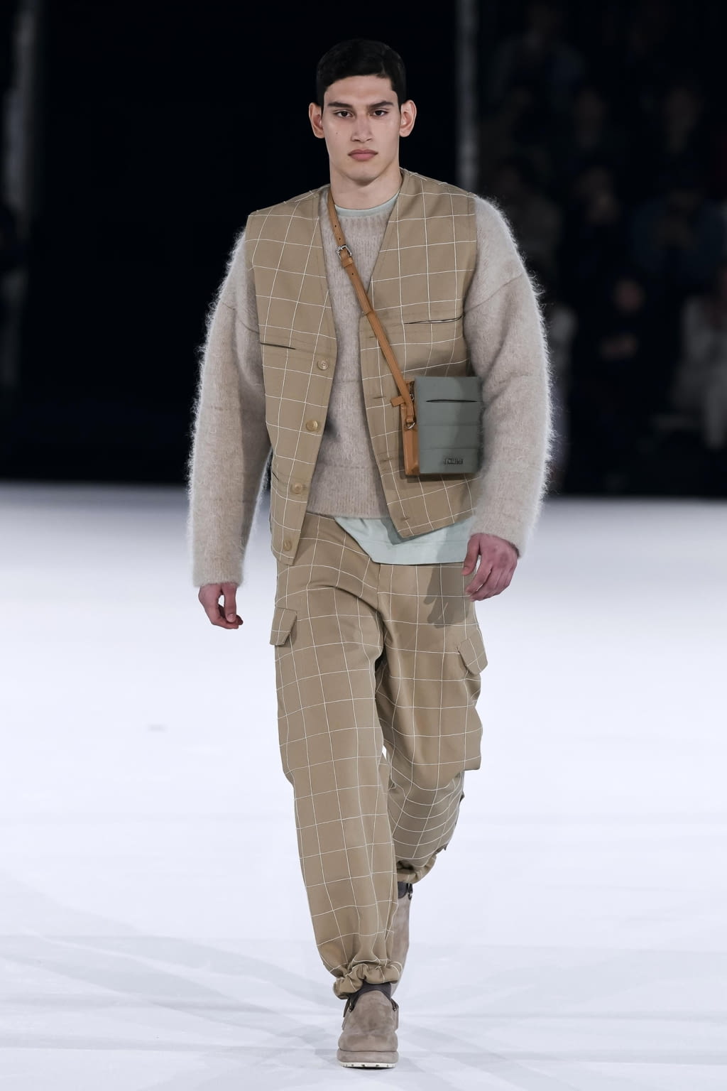 Fashion Week Paris Fall/Winter 2020 look 10 from the Jacquemus collection 男装