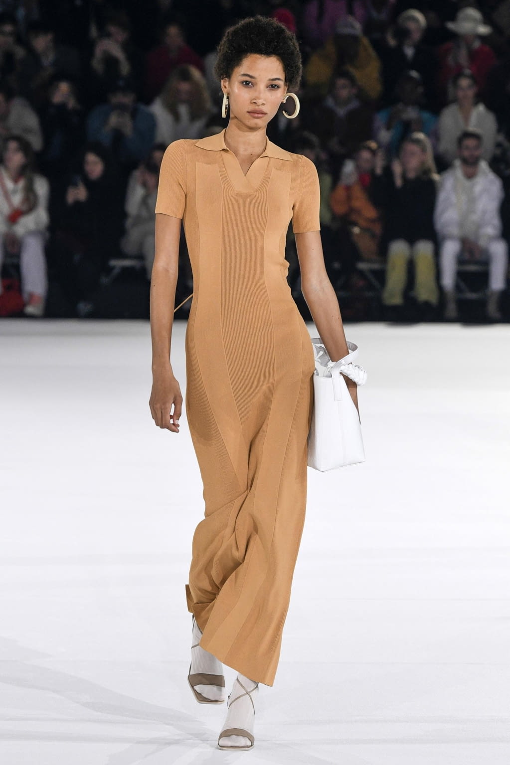 Fashion Week Paris Fall/Winter 2020 look 14 from the Jacquemus collection womenswear