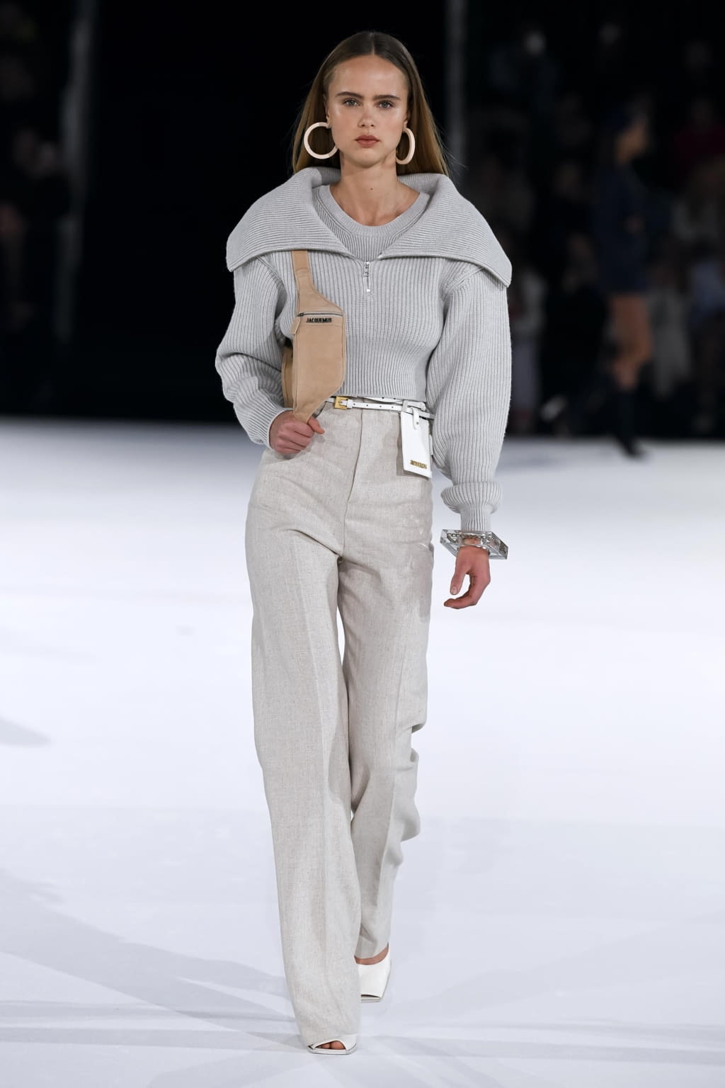 Fashion Week Paris Fall/Winter 2020 look 39 from the Jacquemus collection womenswear