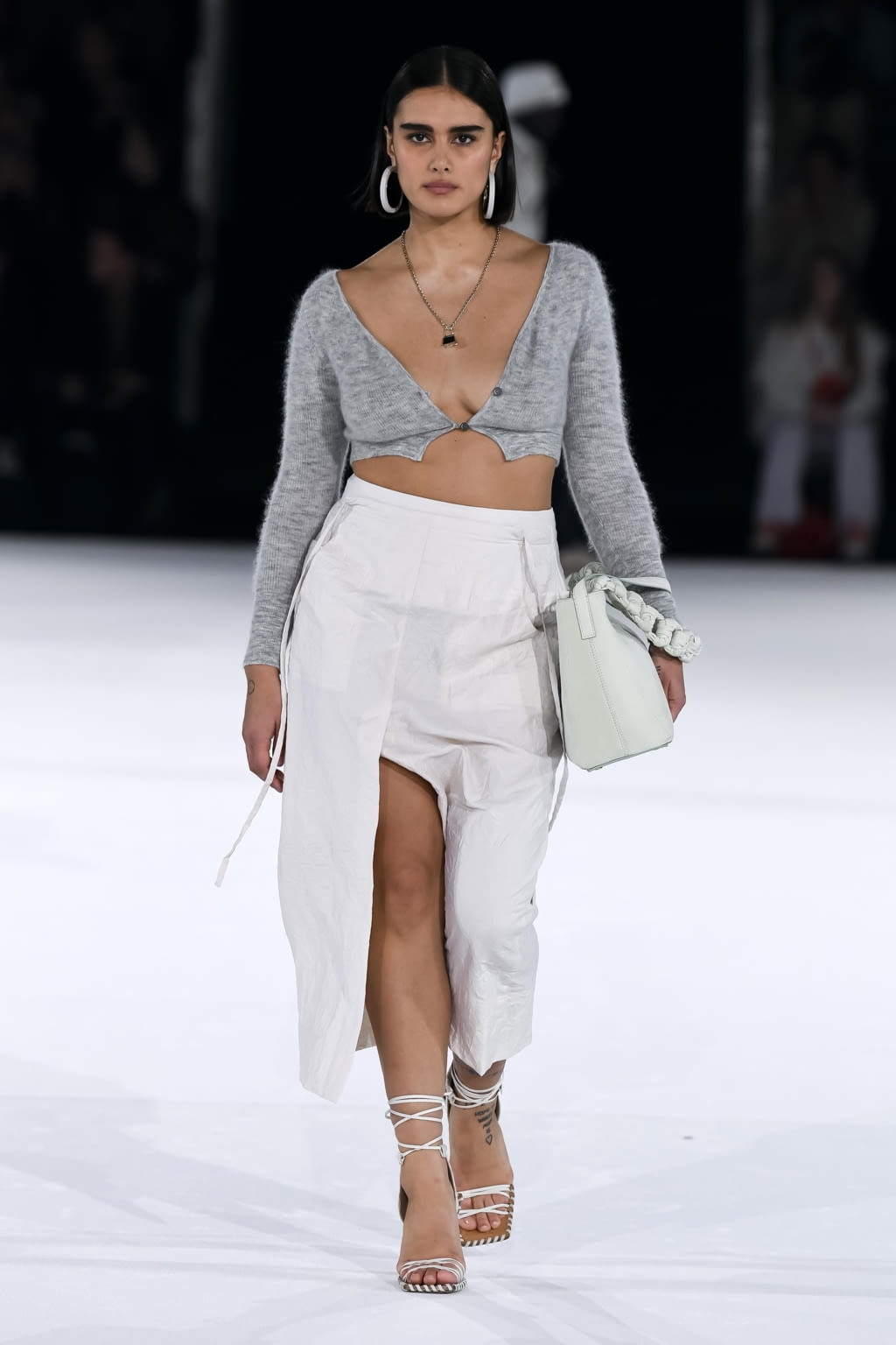 Fashion Week Paris Fall/Winter 2020 look 40 from the Jacquemus collection 女装
