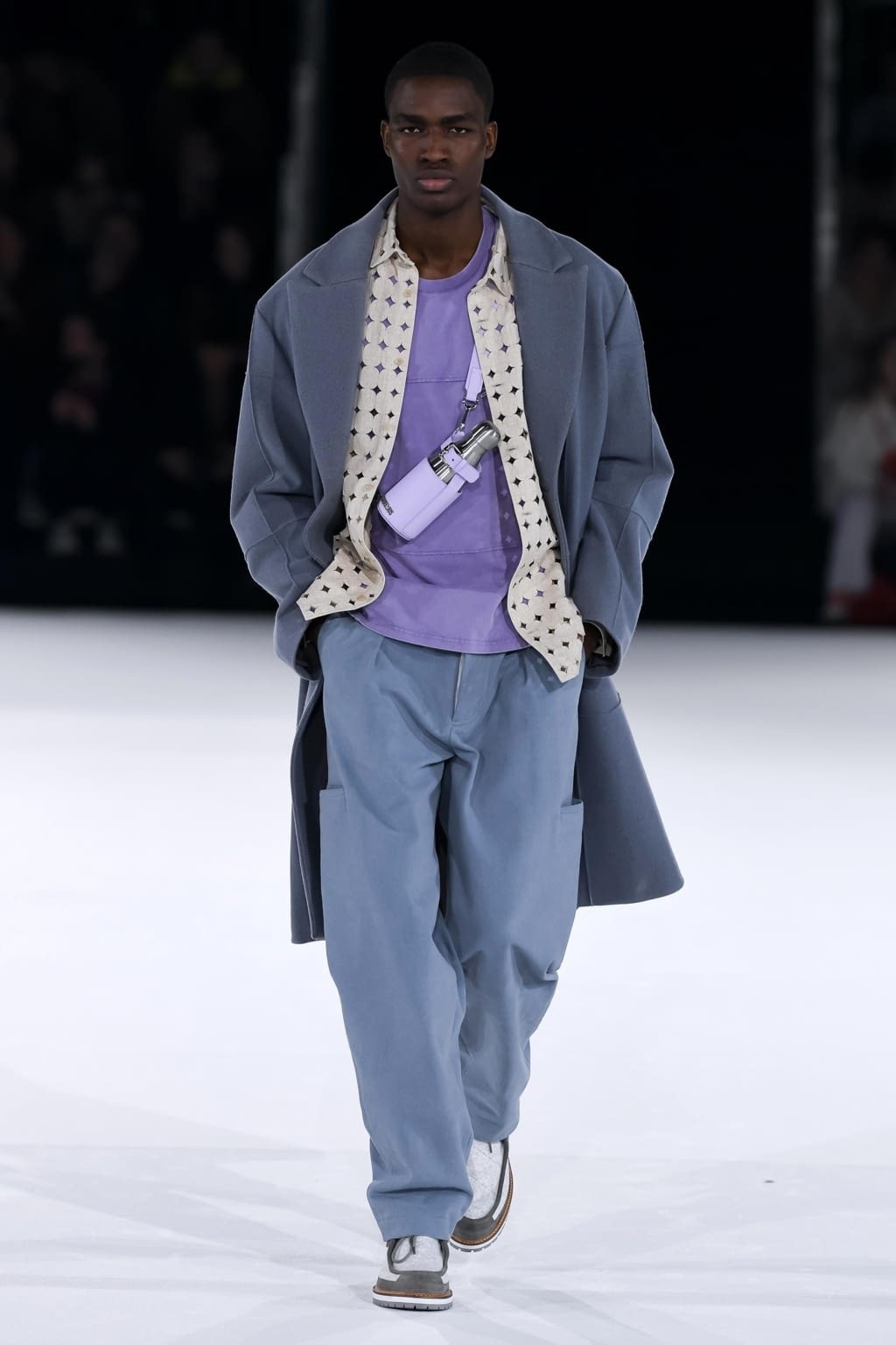 Fashion Week Paris Fall/Winter 2020 look 43 from the Jacquemus collection 男装