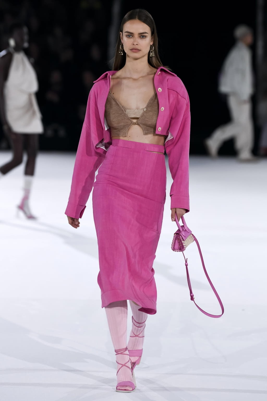 Fashion Week Paris Fall/Winter 2020 look 45 from the Jacquemus collection womenswear