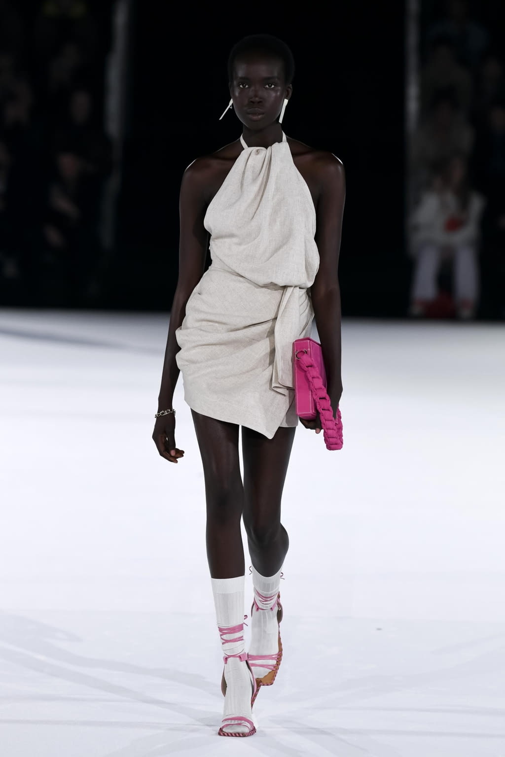 Fashion Week Paris Fall/Winter 2020 look 46 from the Jacquemus collection 女装