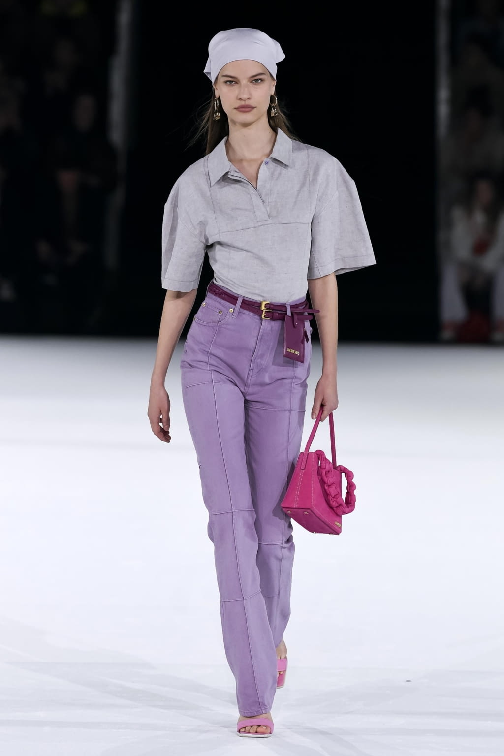 Fashion Week Paris Fall/Winter 2020 look 47 from the Jacquemus collection 女装
