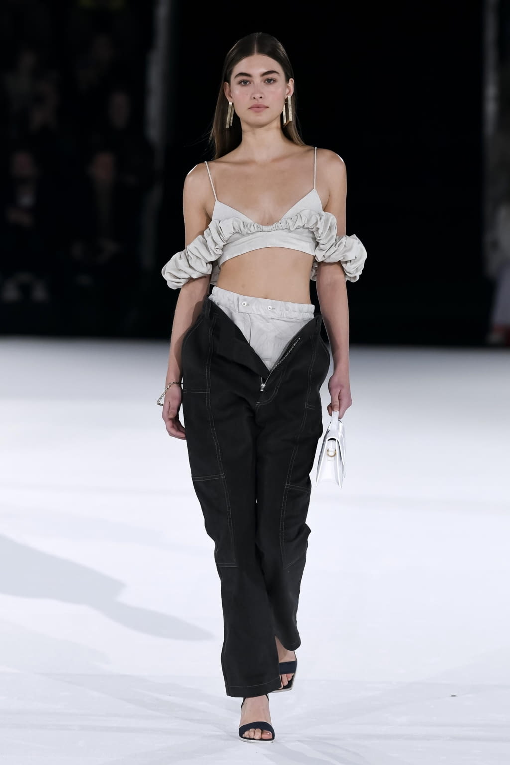 Fashion Week Paris Fall/Winter 2020 look 49 from the Jacquemus collection womenswear