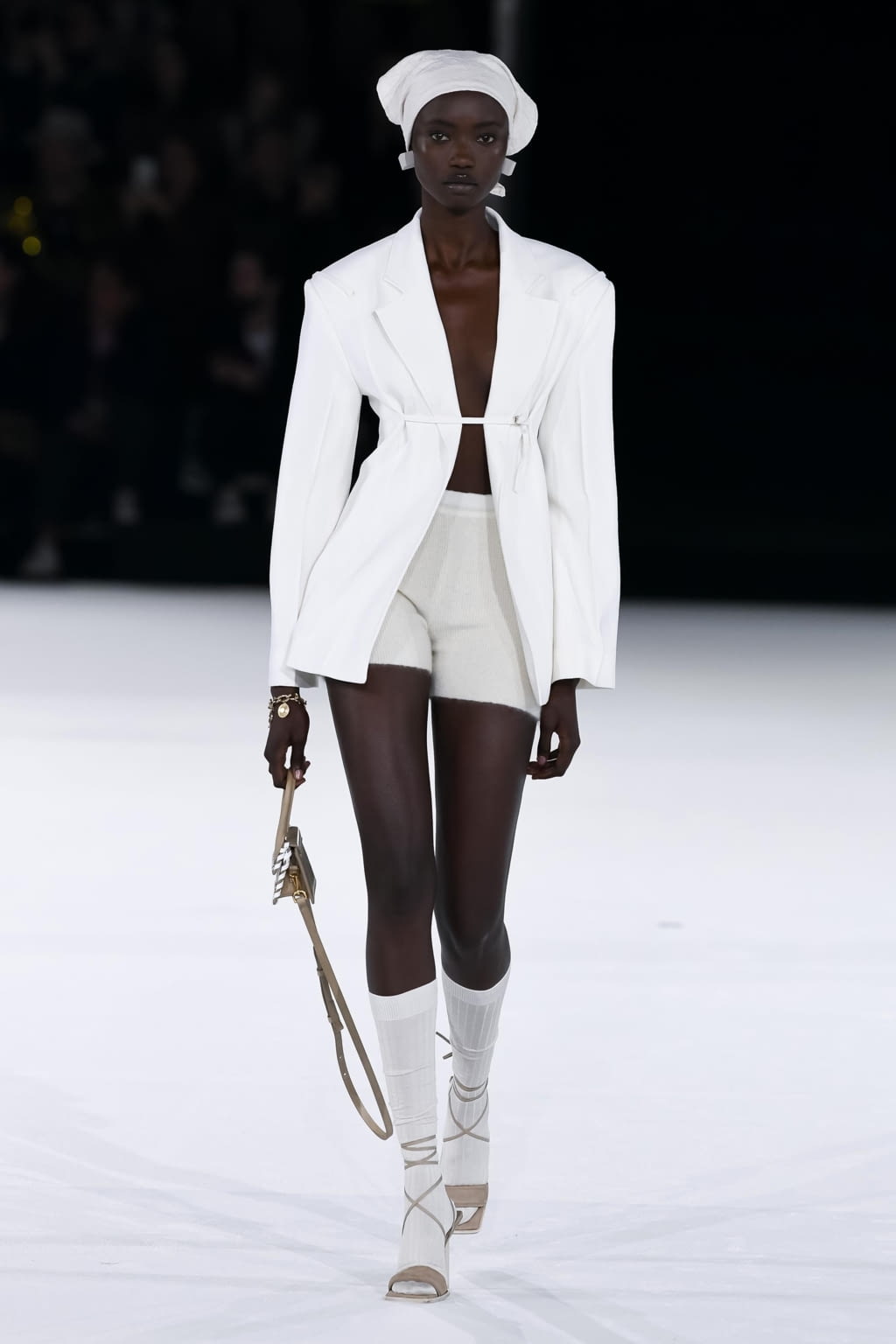 Fashion Week Paris Fall/Winter 2020 look 51 from the Jacquemus collection 女装