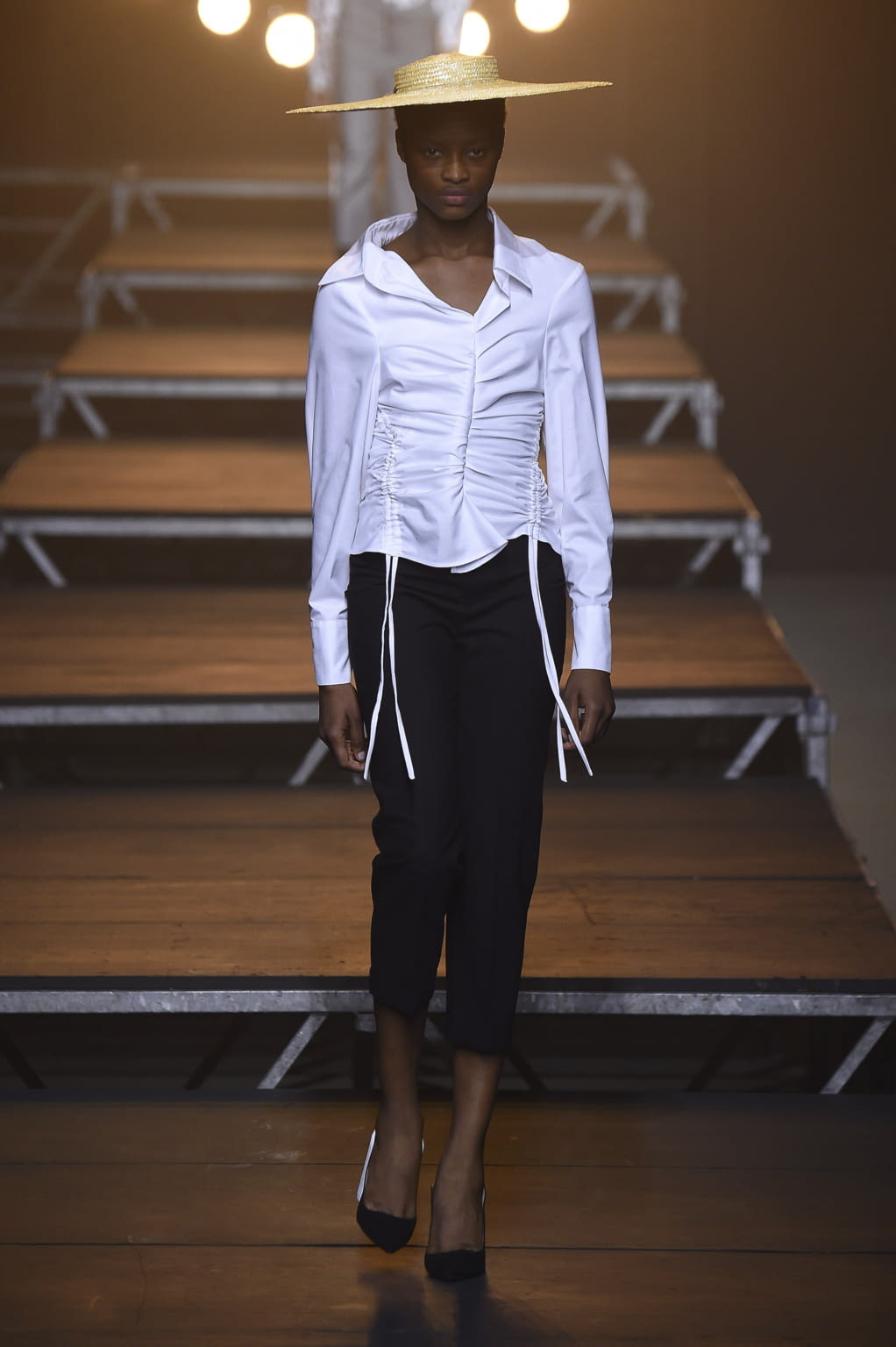 Fashion Week Paris Spring/Summer 2017 look 17 from the Jacquemus collection womenswear