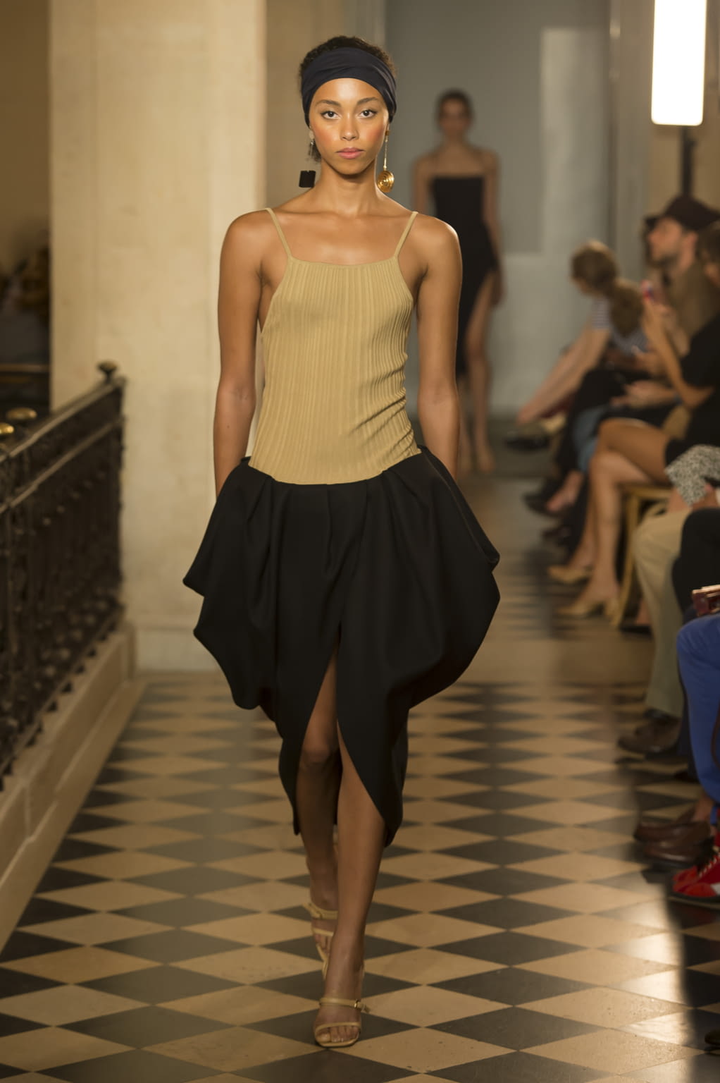 Fashion Week Paris Spring/Summer 2018 look 10 de la collection Jacquemus womenswear