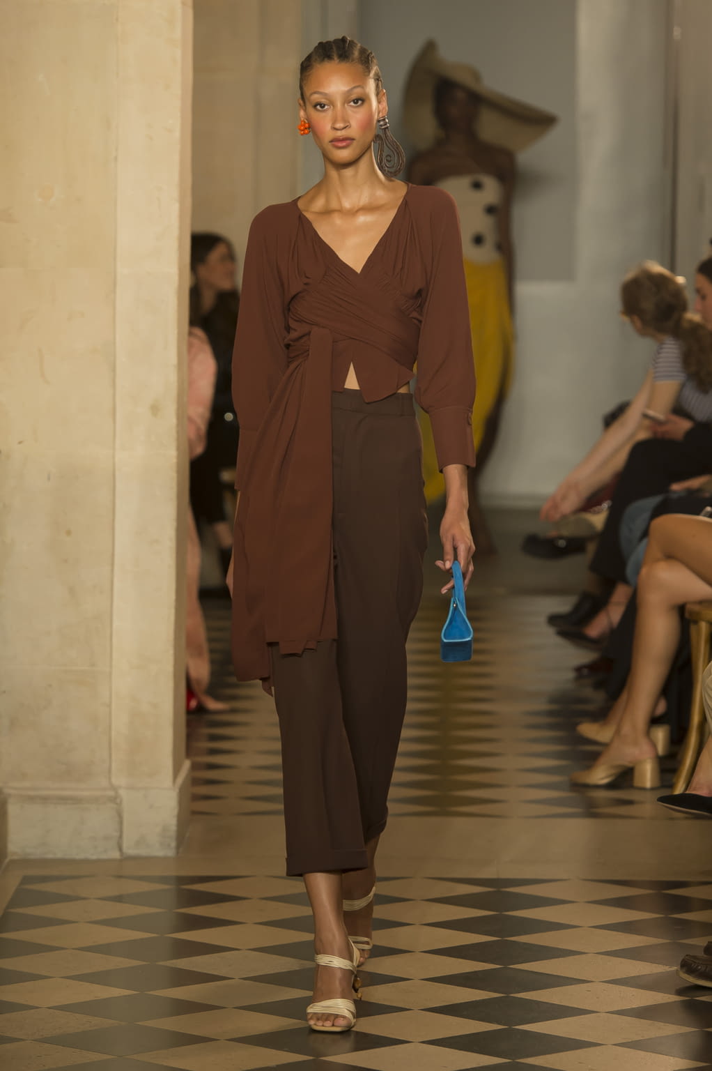 Fashion Week Paris Spring/Summer 2018 look 14 from the Jacquemus collection womenswear
