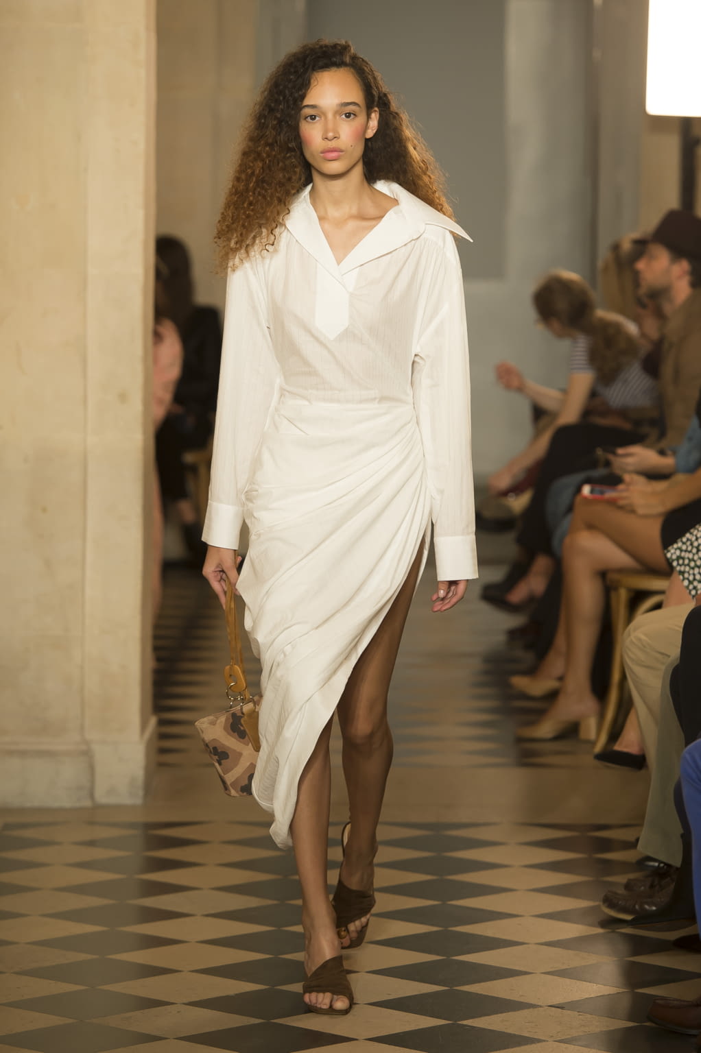Fashion Week Paris Spring/Summer 2018 look 19 from the Jacquemus collection womenswear