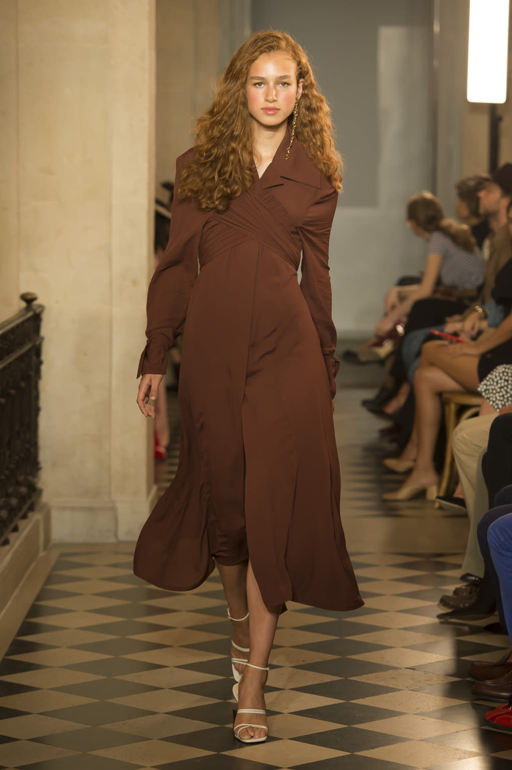 Fashion Week Paris Spring/Summer 2018 look 31 de la collection Jacquemus womenswear