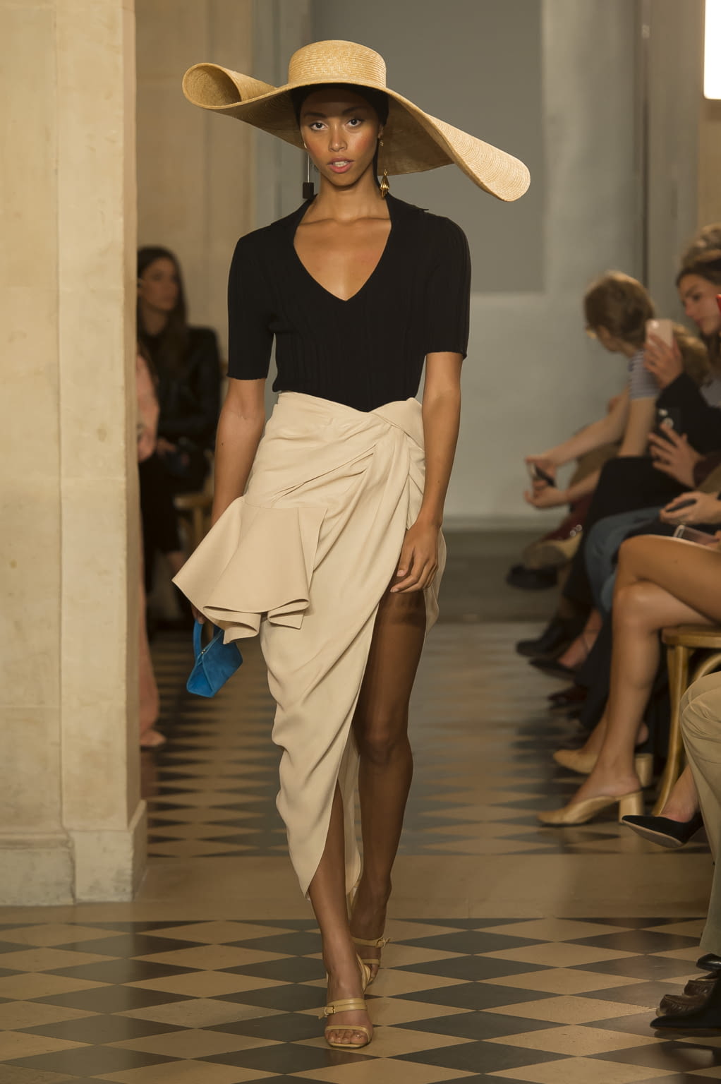 Fashion Week Paris Spring/Summer 2018 look 42 from the Jacquemus collection womenswear