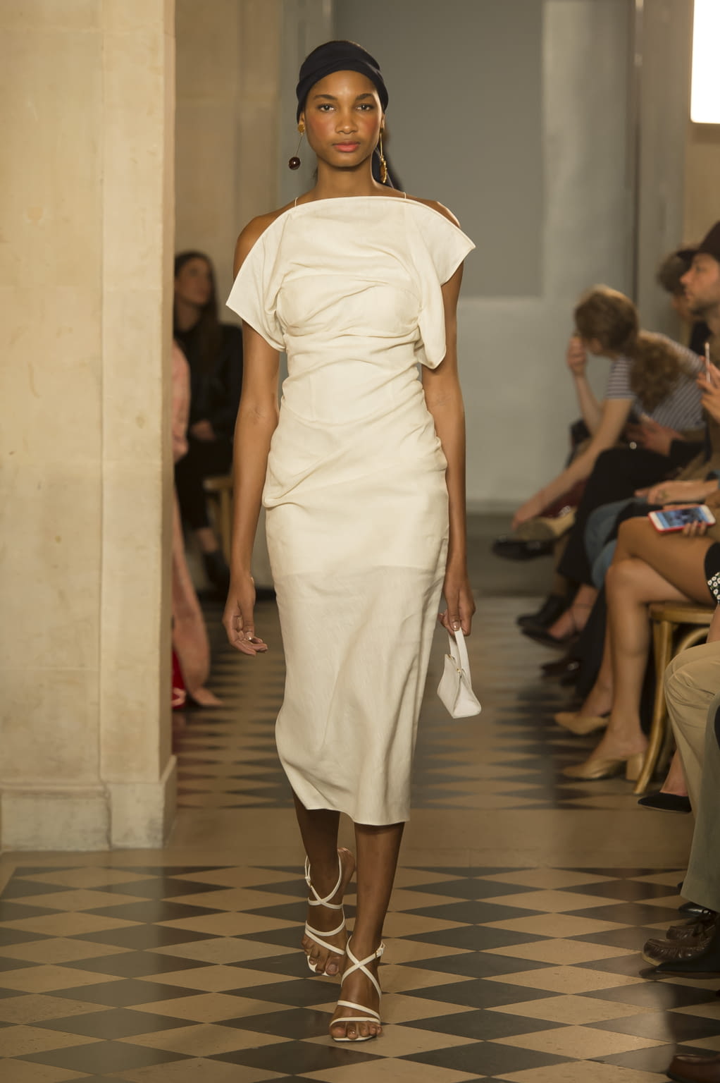 Fashion Week Paris Spring/Summer 2018 look 9 from the Jacquemus collection womenswear