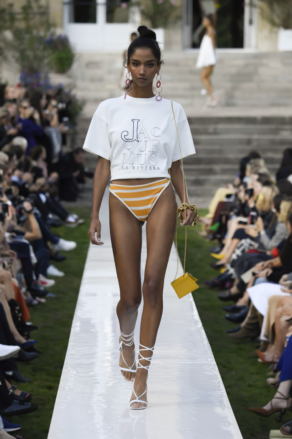 Fashion Week Paris Spring/Summer 2019 look 10 from the Jacquemus collection 女装