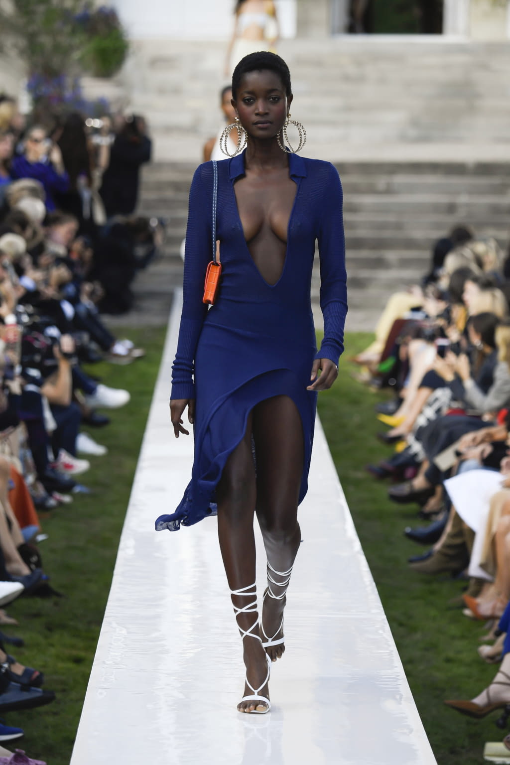 Fashion Week Paris Spring/Summer 2019 look 11 from the Jacquemus collection 女装