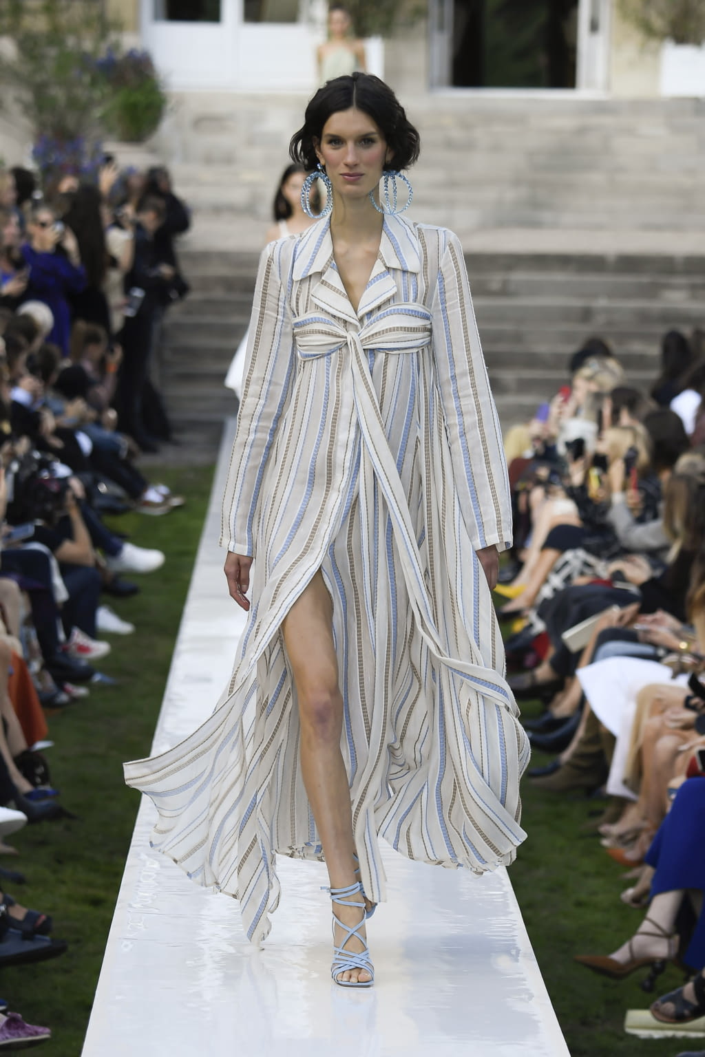 Fashion Week Paris Spring/Summer 2019 look 14 de la collection Jacquemus womenswear