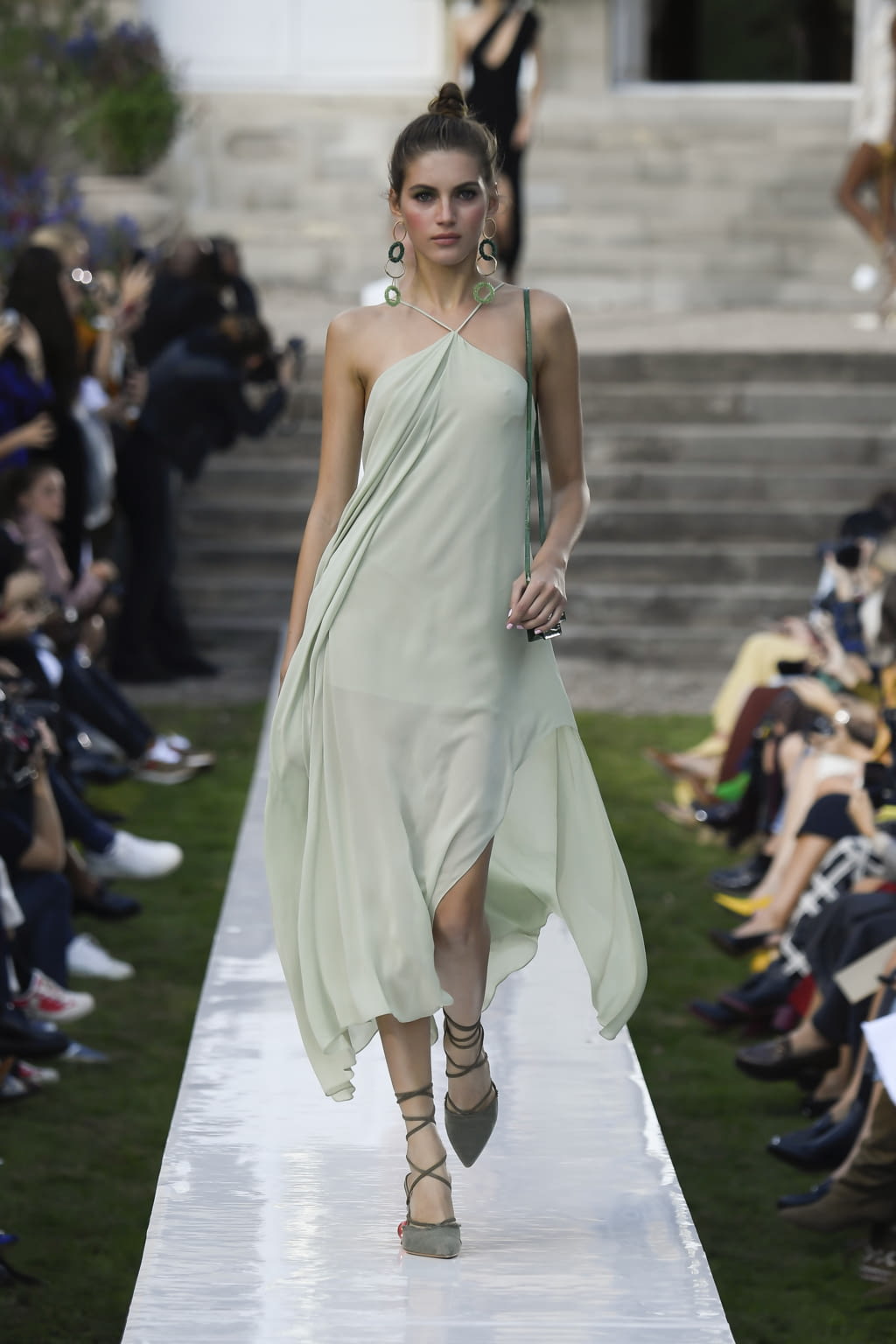 Fashion Week Paris Spring/Summer 2019 look 16 de la collection Jacquemus womenswear