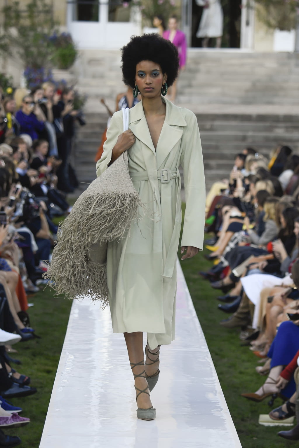 Fashion Week Paris Spring/Summer 2019 look 19 from the Jacquemus collection 女装