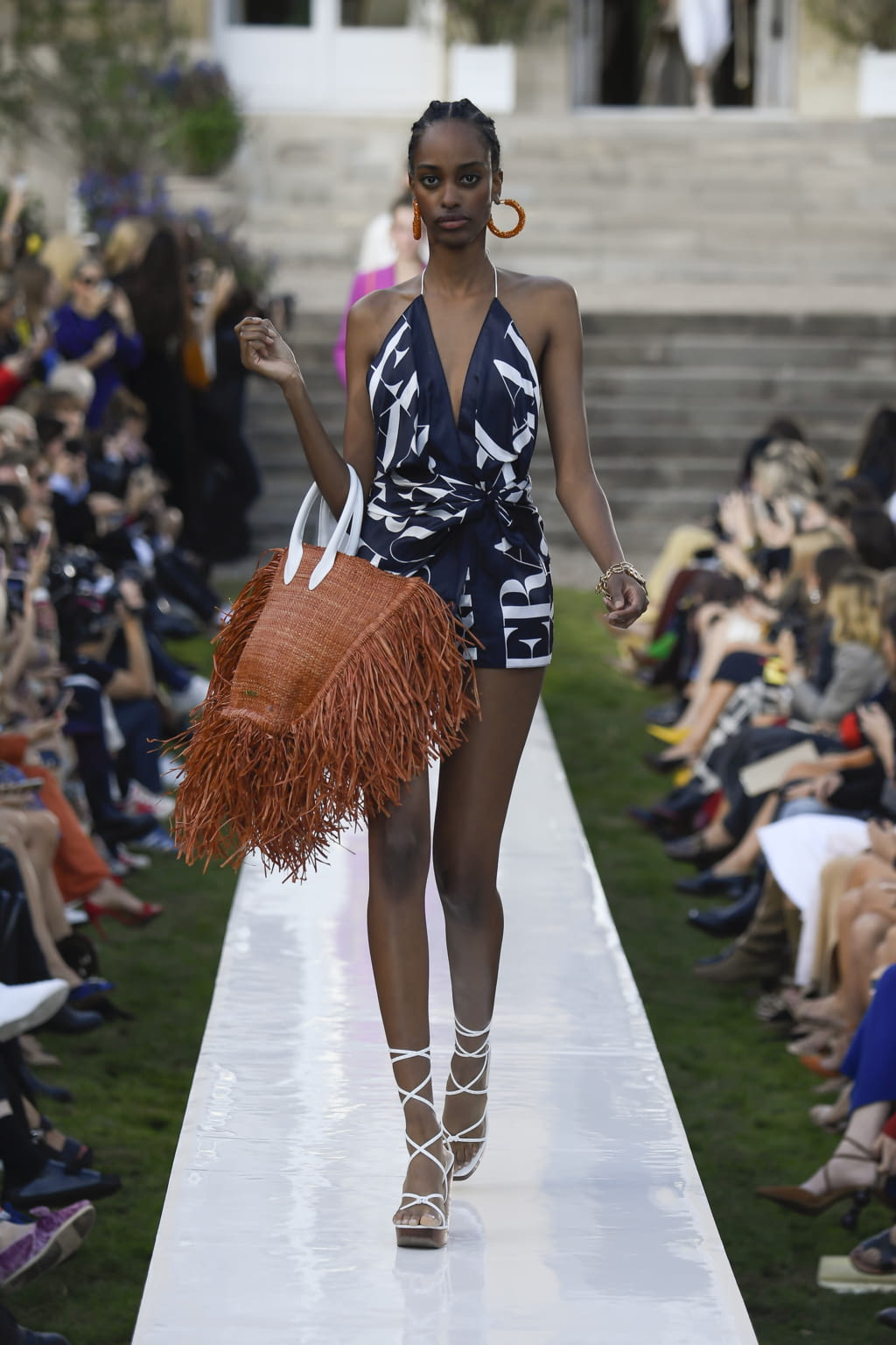 Fashion Week Paris Spring/Summer 2019 look 21 de la collection Jacquemus womenswear