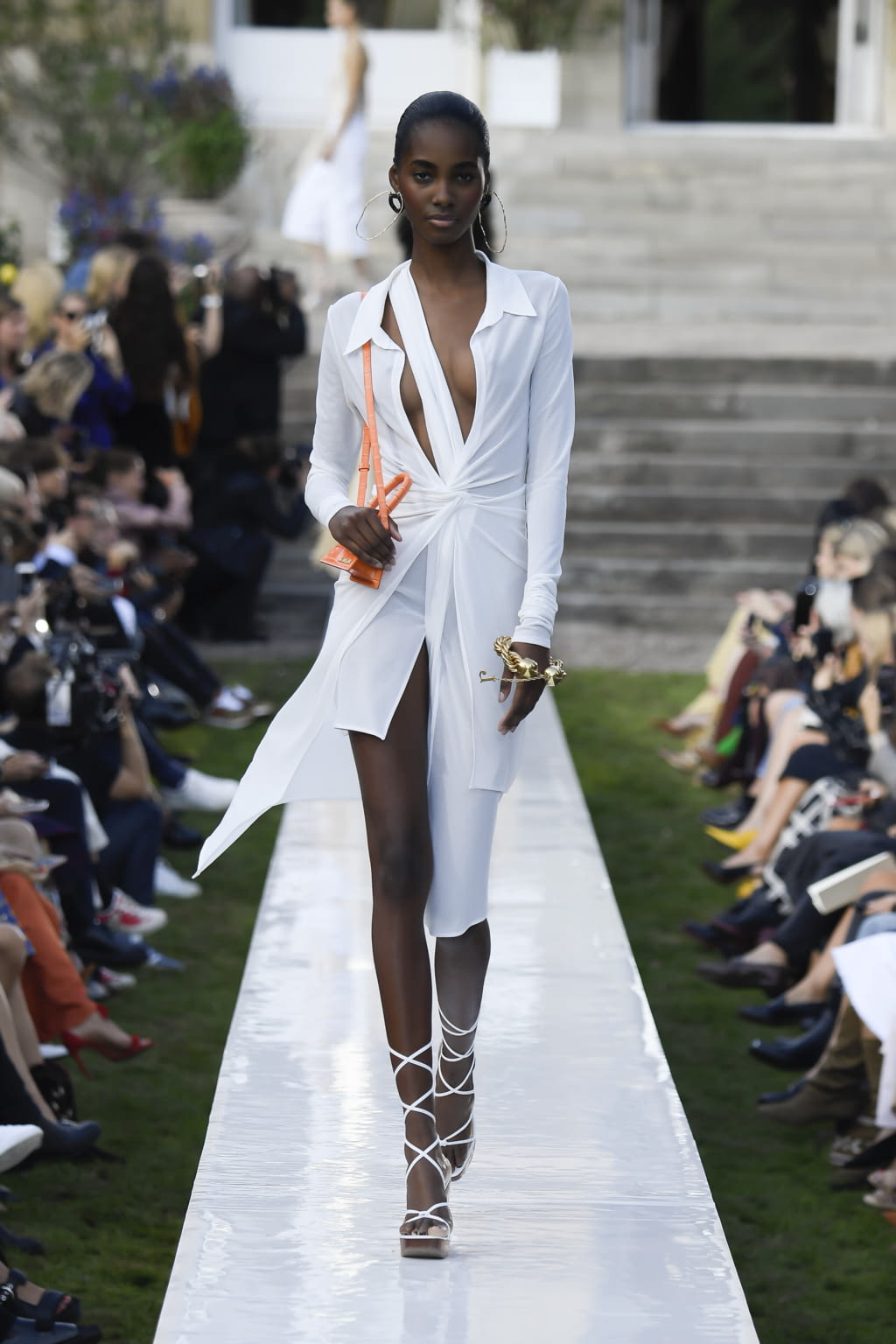 Fashion Week Paris Spring/Summer 2019 look 27 from the Jacquemus collection 女装