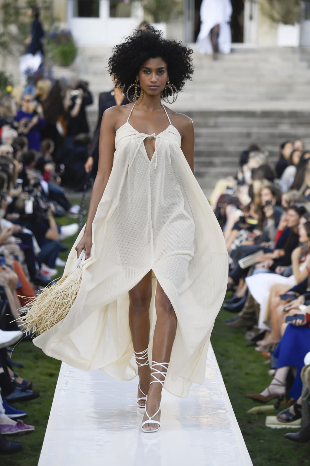 Fashion Week Paris Spring/Summer 2019 look 28 from the Jacquemus collection 女装