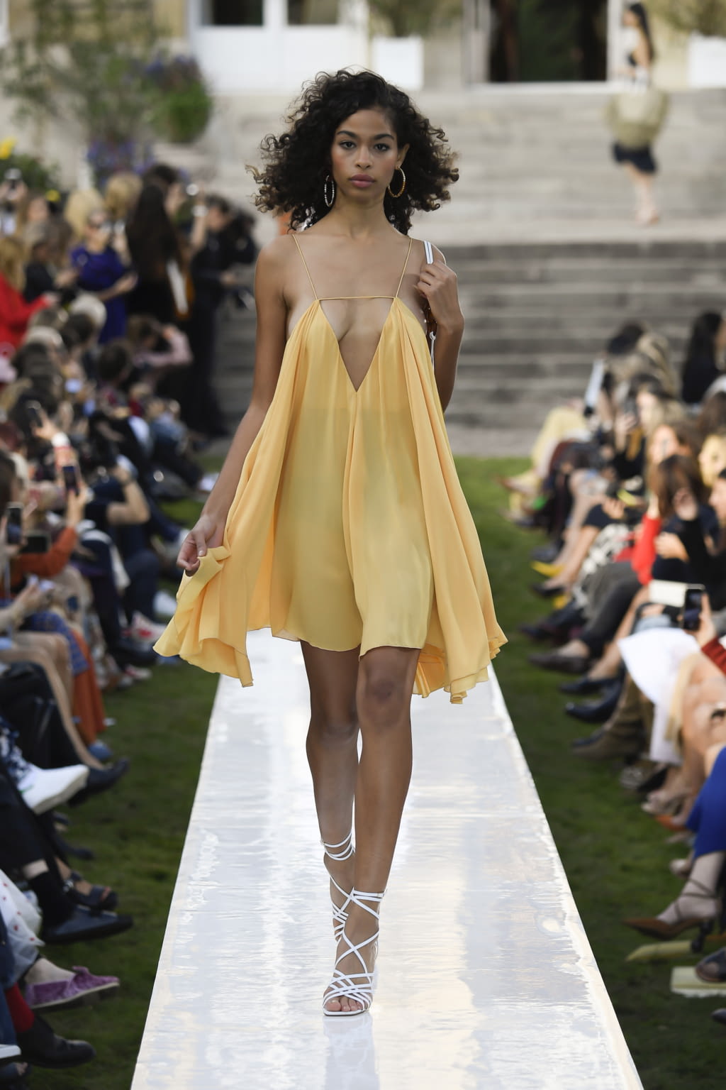 Fashion Week Paris Spring/Summer 2019 look 36 de la collection Jacquemus womenswear