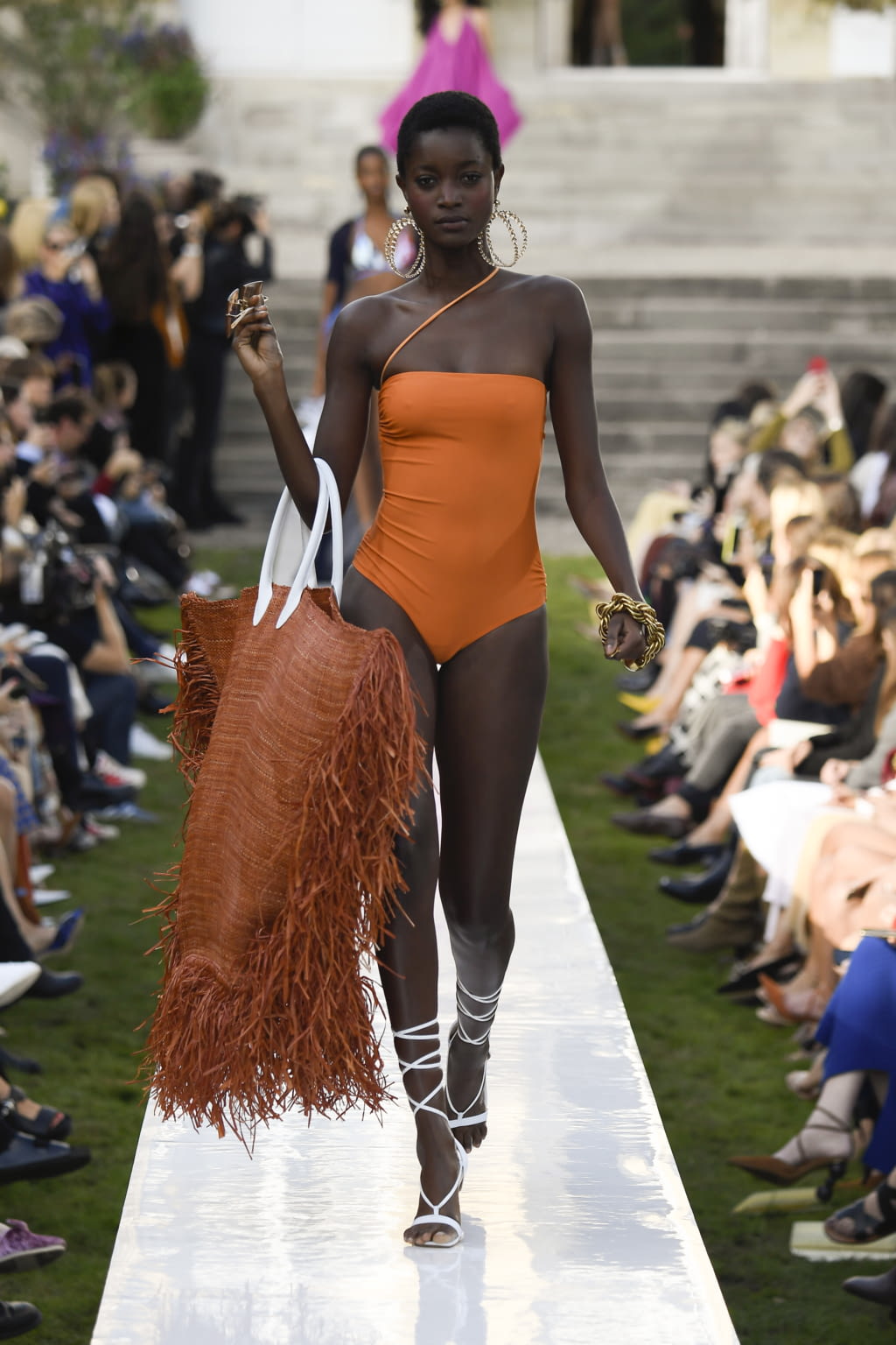 Fashion Week Paris Spring/Summer 2019 look 38 from the Jacquemus collection 女装