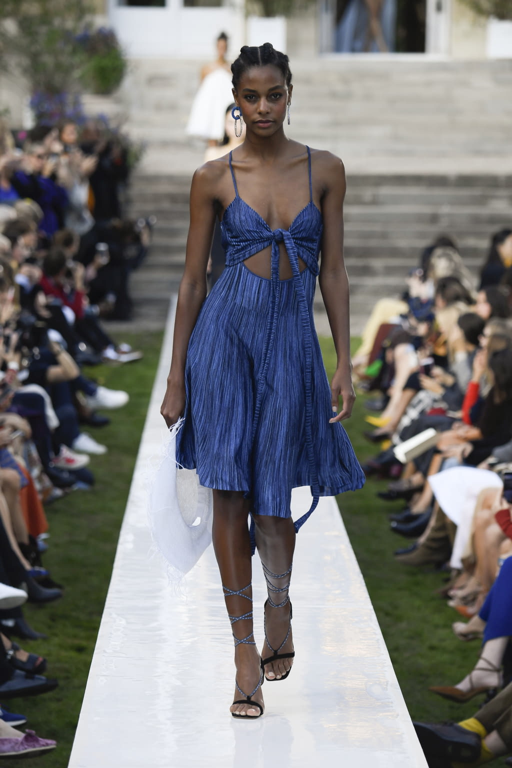 Fashion Week Paris Spring/Summer 2019 look 4 de la collection Jacquemus womenswear
