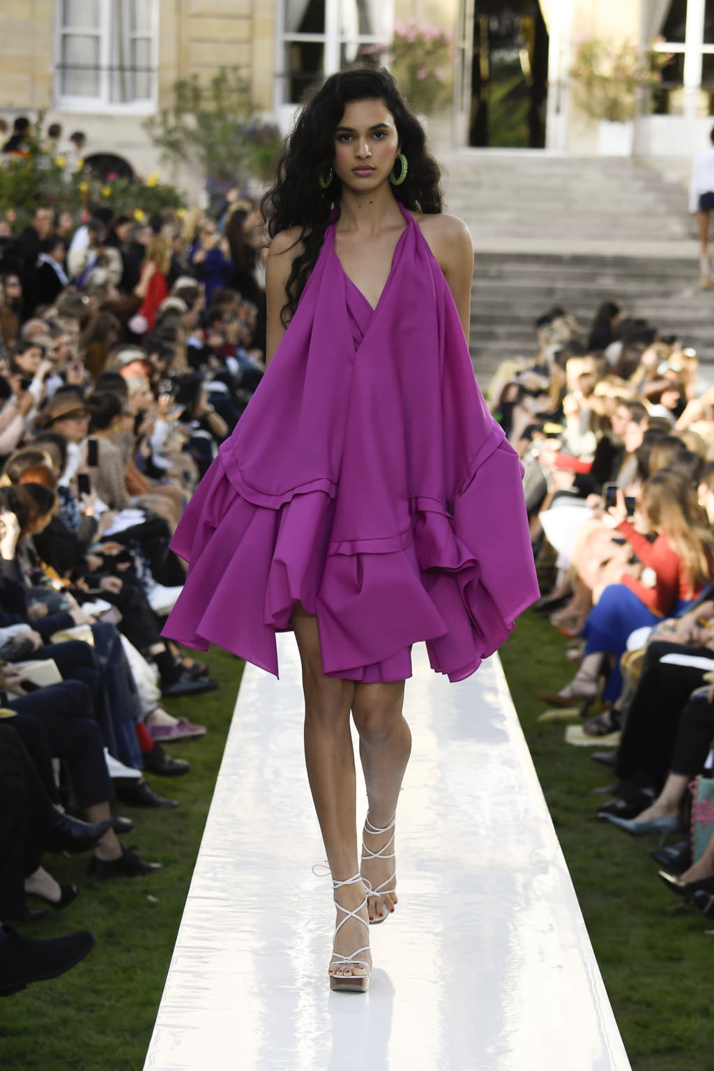 Fashion Week Paris Spring/Summer 2019 look 40 de la collection Jacquemus womenswear