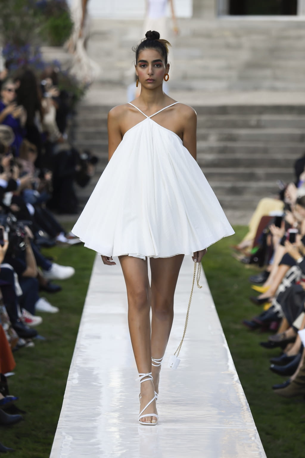 Fashion Week Paris Spring/Summer 2019 look 6 de la collection Jacquemus womenswear