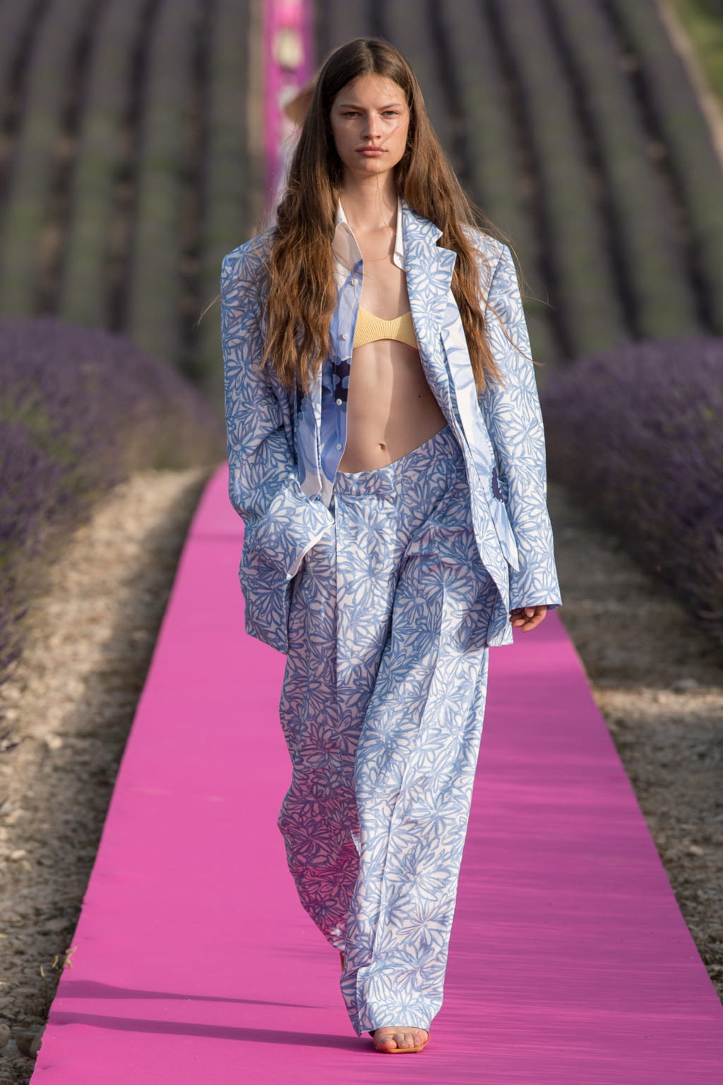 Fashion Week Paris Spring/Summer 2020 look 4 de la collection Jacquemus womenswear
