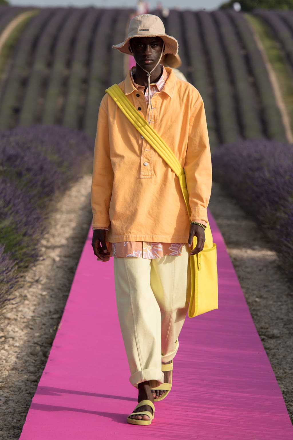 Fashion Week Paris Spring/Summer 2020 look 10 from the Jacquemus collection 女装