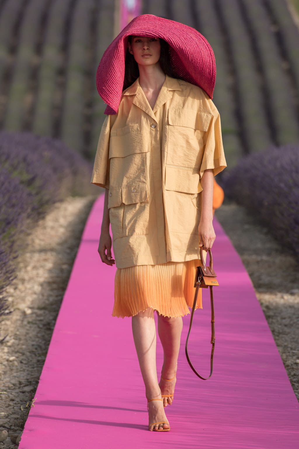 Fashion Week Paris Spring/Summer 2020 look 13 from the Jacquemus collection womenswear