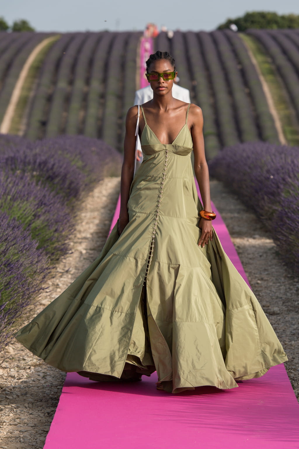 Fashion Week Paris Spring/Summer 2020 look 15 de la collection Jacquemus womenswear