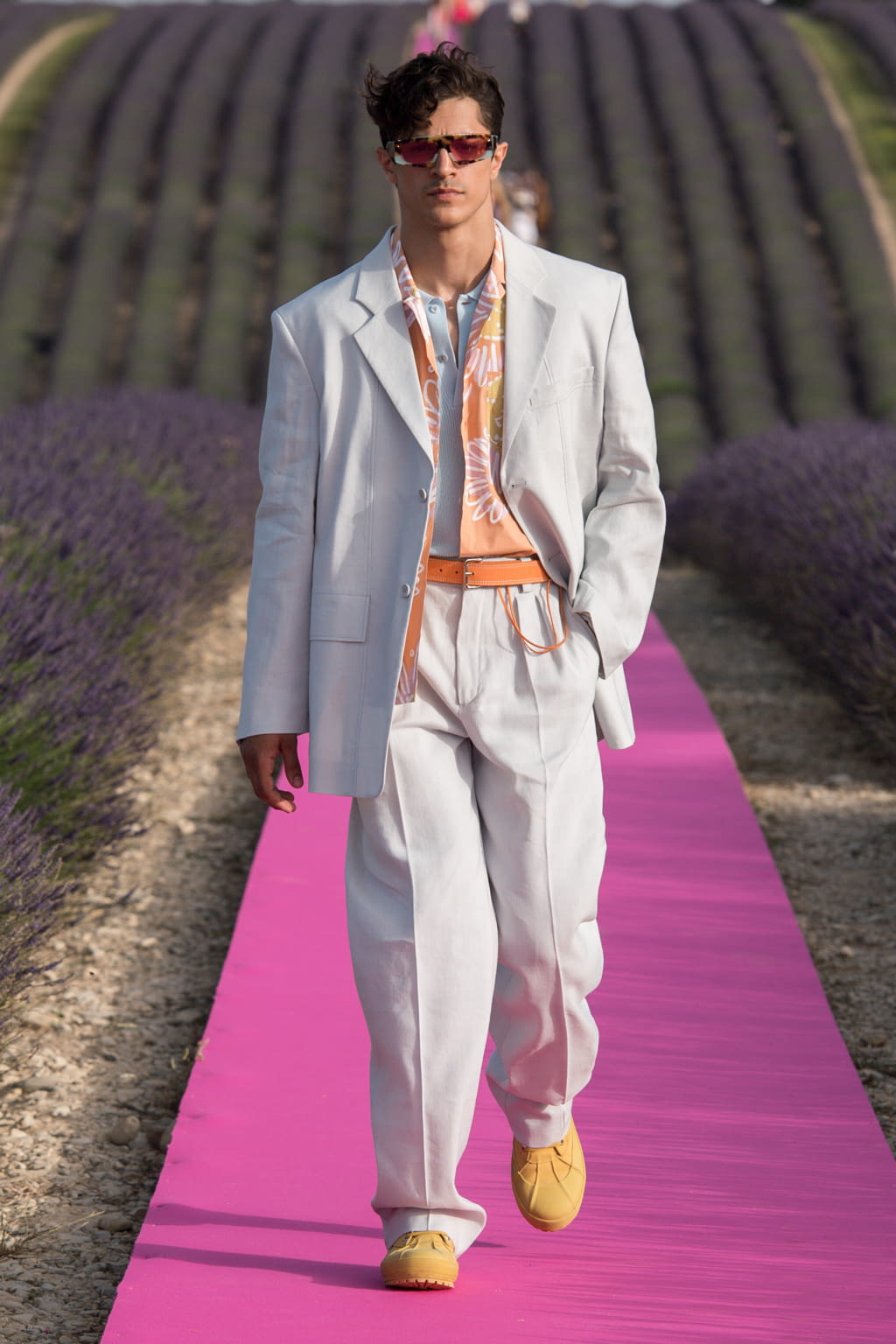 Fashion Week Paris Spring/Summer 2020 look 16 from the Jacquemus collection 女装