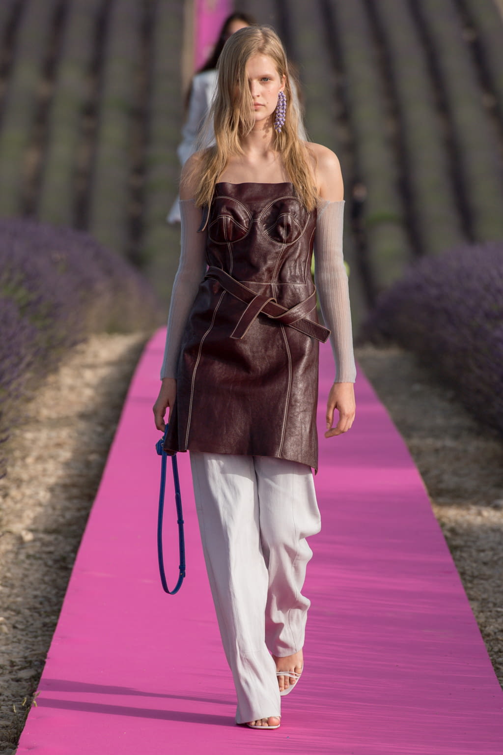 Fashion Week Paris Spring/Summer 2020 look 17 de la collection Jacquemus womenswear