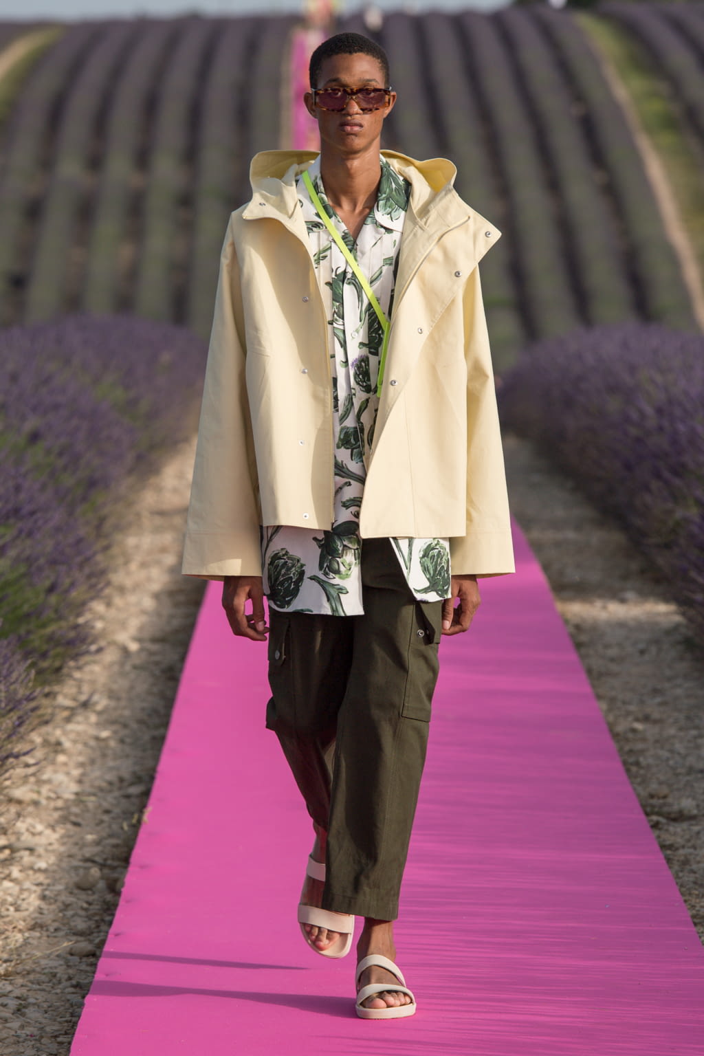 Fashion Week Paris Spring/Summer 2020 look 22 de la collection Jacquemus womenswear