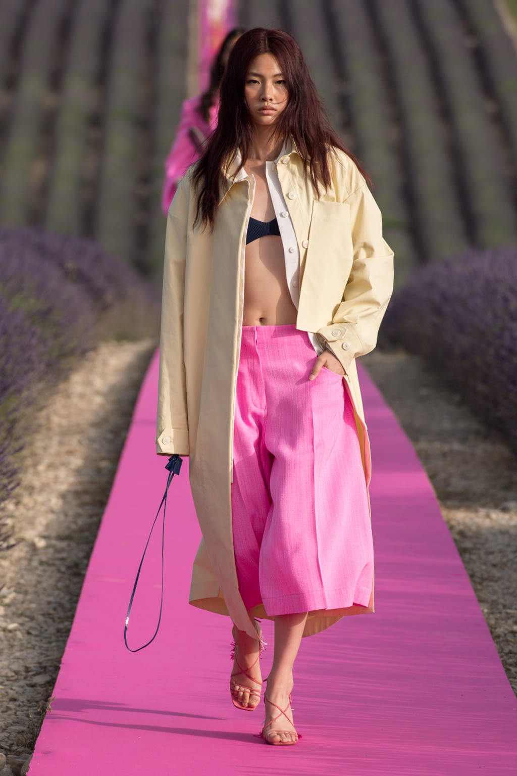 Fashion Week Paris Spring/Summer 2020 look 23 from the Jacquemus collection 女装