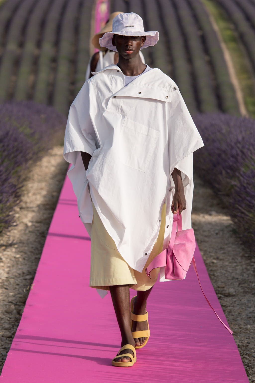 Fashion Week Paris Spring/Summer 2020 look 25 de la collection Jacquemus womenswear