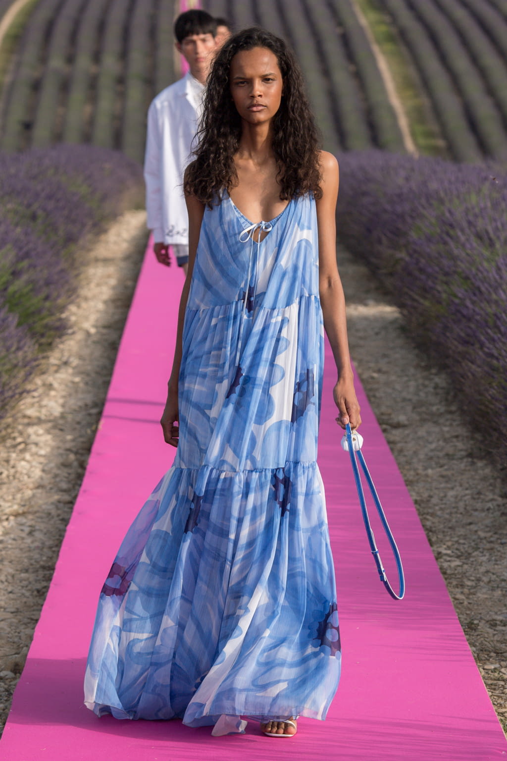 Fashion Week Paris Spring/Summer 2020 look 29 de la collection Jacquemus womenswear