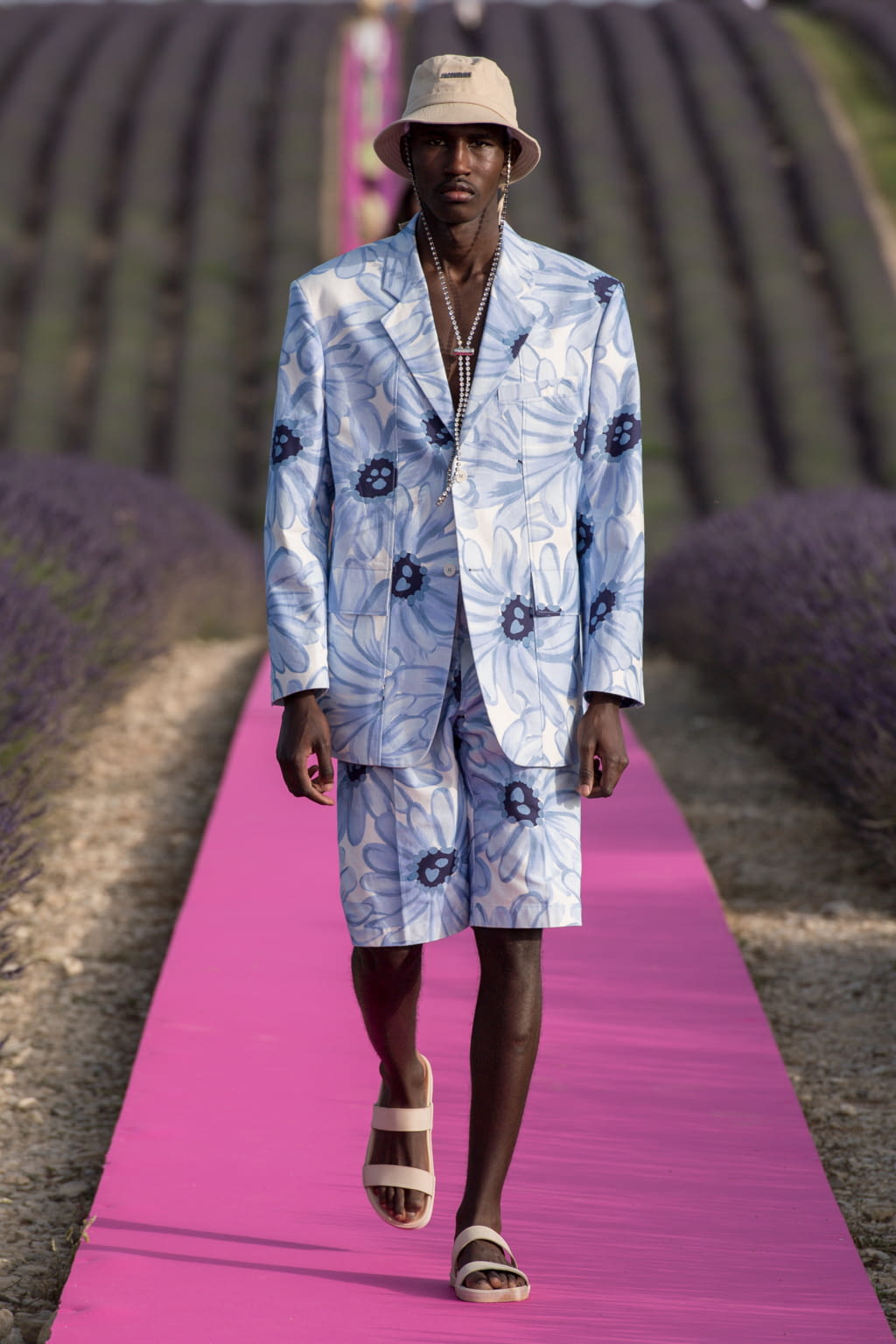 Fashion Week Paris Spring/Summer 2020 look 32 de la collection Jacquemus womenswear