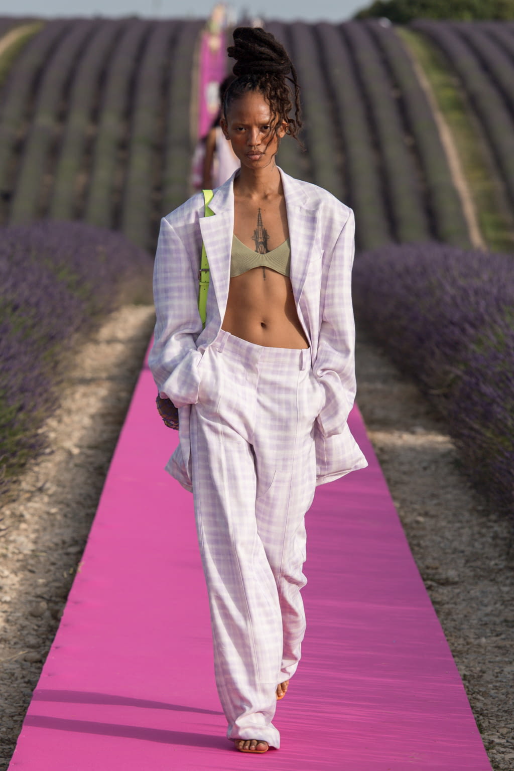 Fashion Week Paris Spring/Summer 2020 look 34 de la collection Jacquemus womenswear