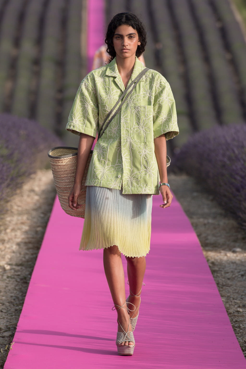 Fashion Week Paris Spring/Summer 2020 look 52 from the Jacquemus collection womenswear