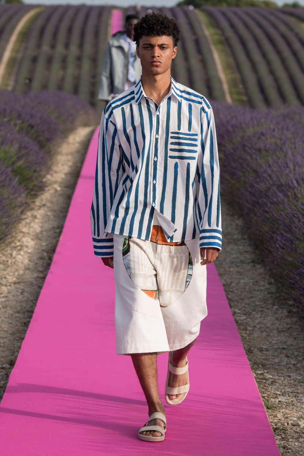 Fashion Week Paris Spring/Summer 2020 look 57 from the Jacquemus collection womenswear