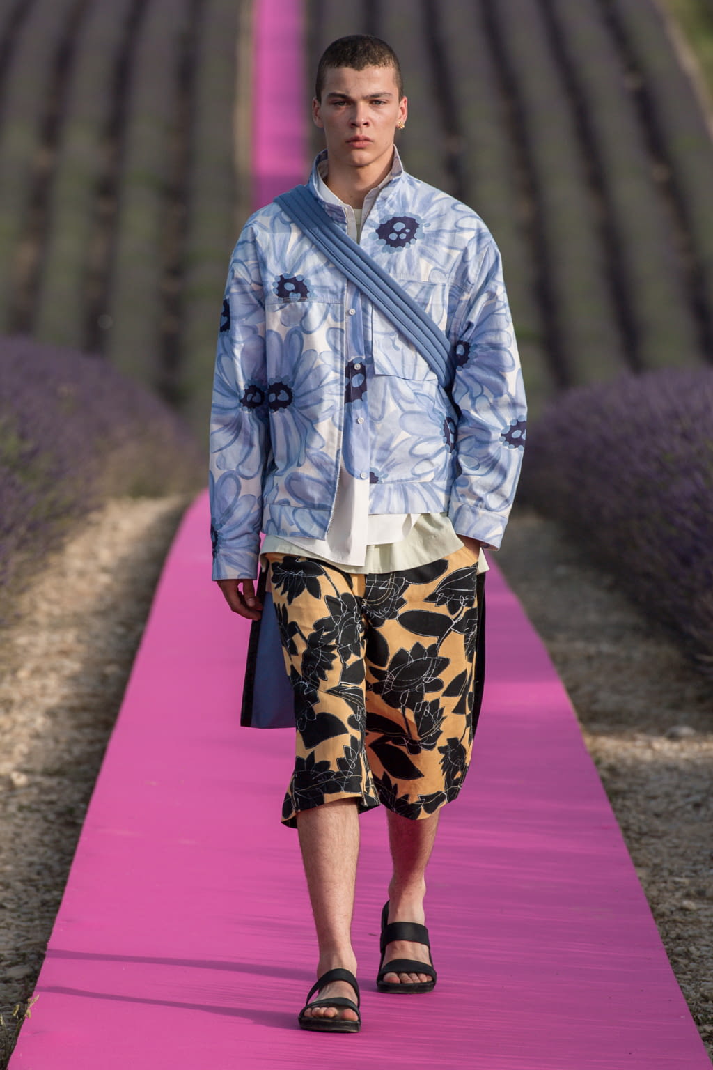 Fashion Week Paris Spring/Summer 2020 look 60 de la collection Jacquemus womenswear