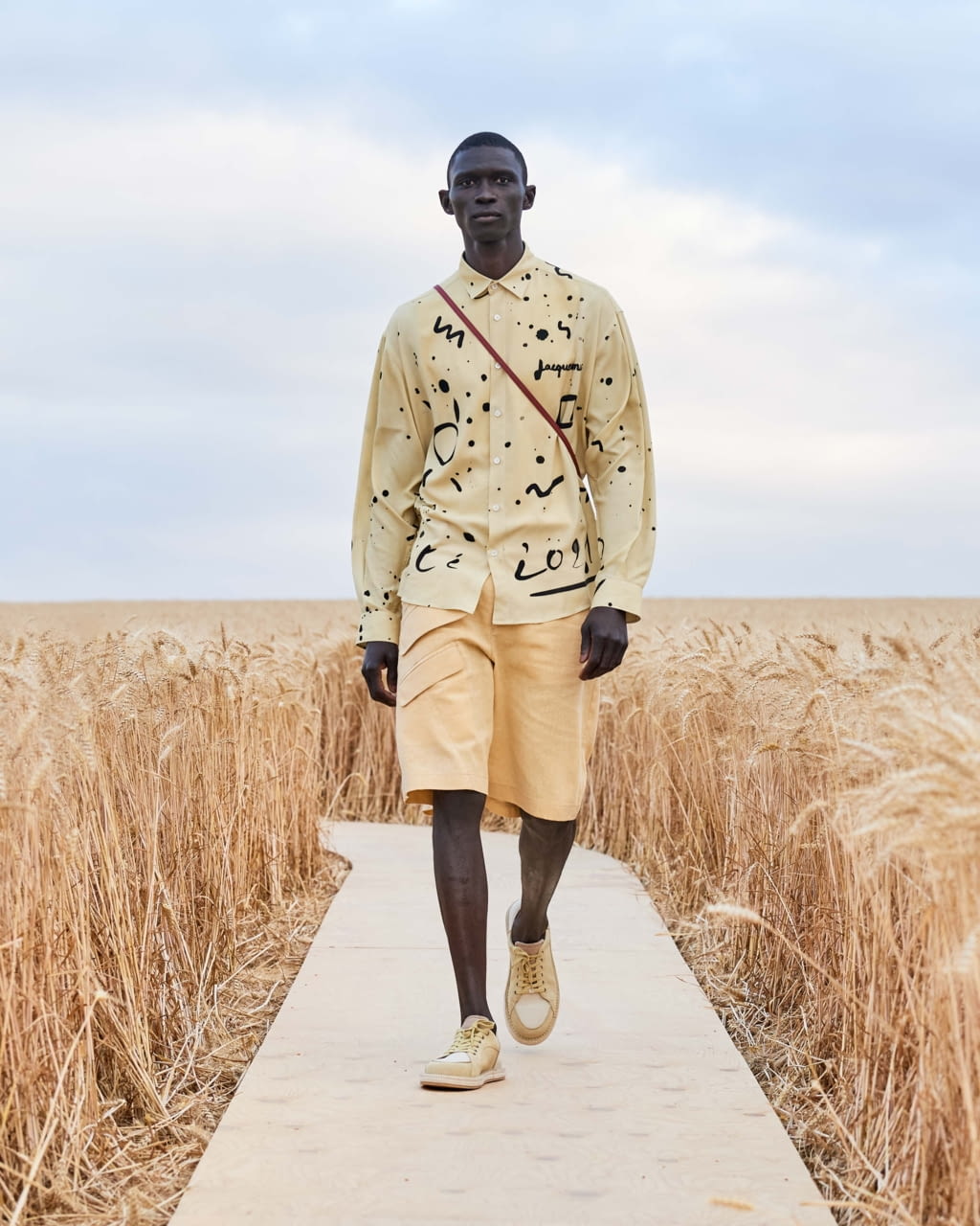Fashion Week Paris Spring/Summer 2021 look 9 from the Jacquemus collection womenswear