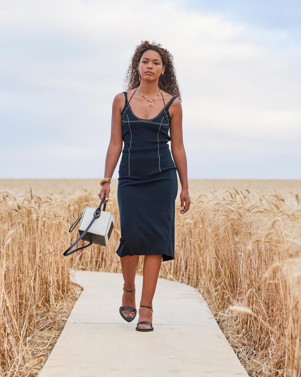 Fashion Week Paris Spring/Summer 2021 look 11 from the Jacquemus collection womenswear